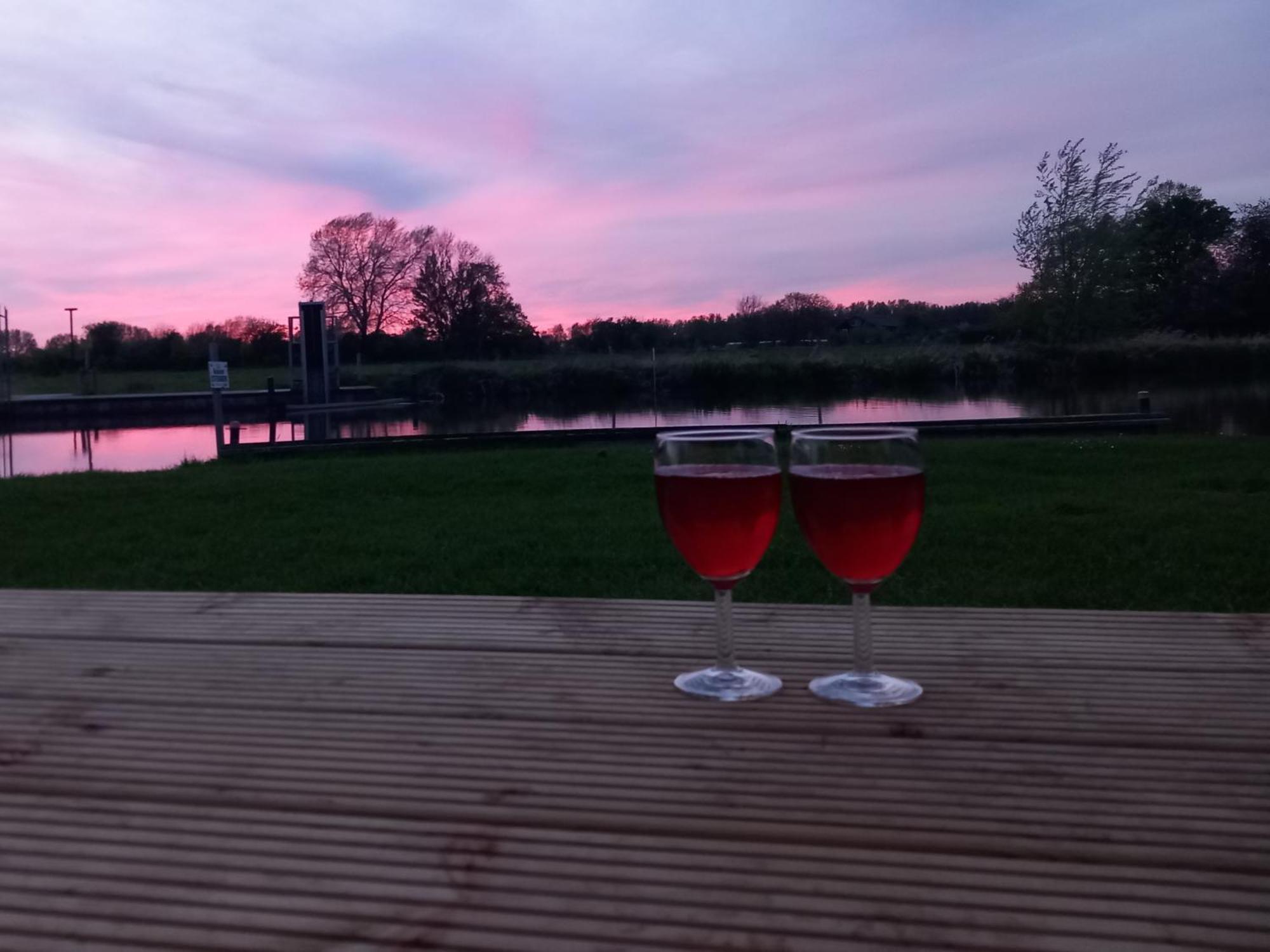 Safari Lodge 'Linge-Zicht' Tiel Exterior foto